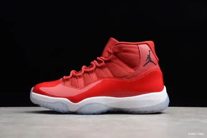 Husky RetroGym Jordan 11 378037-623 Air Red 0618